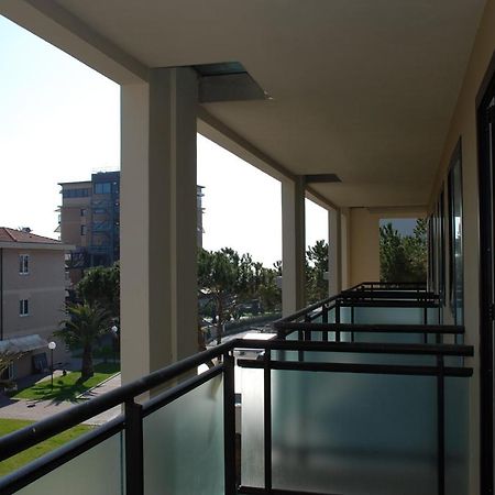 Hotel Caesar Residence & SPA Camaiore Bagian luar foto