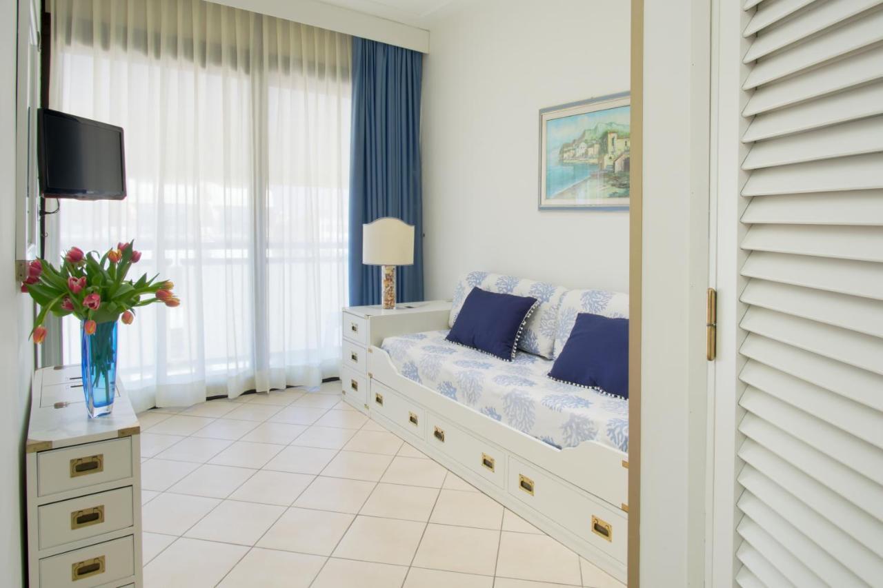 Hotel Caesar Residence & SPA Camaiore Bagian luar foto