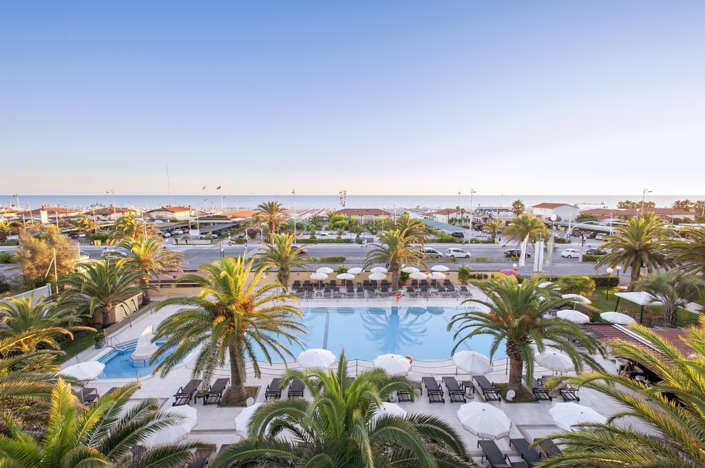 Hotel Caesar Residence & SPA Camaiore Bagian luar foto