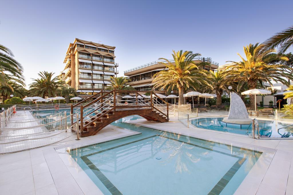 Hotel Caesar Residence & SPA Camaiore Bagian luar foto
