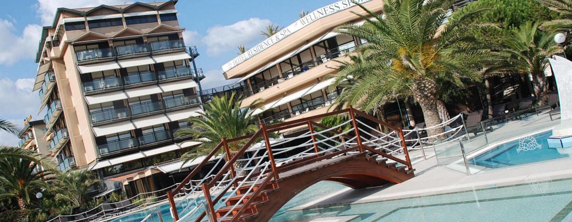 Hotel Caesar Residence & SPA Camaiore Bagian luar foto