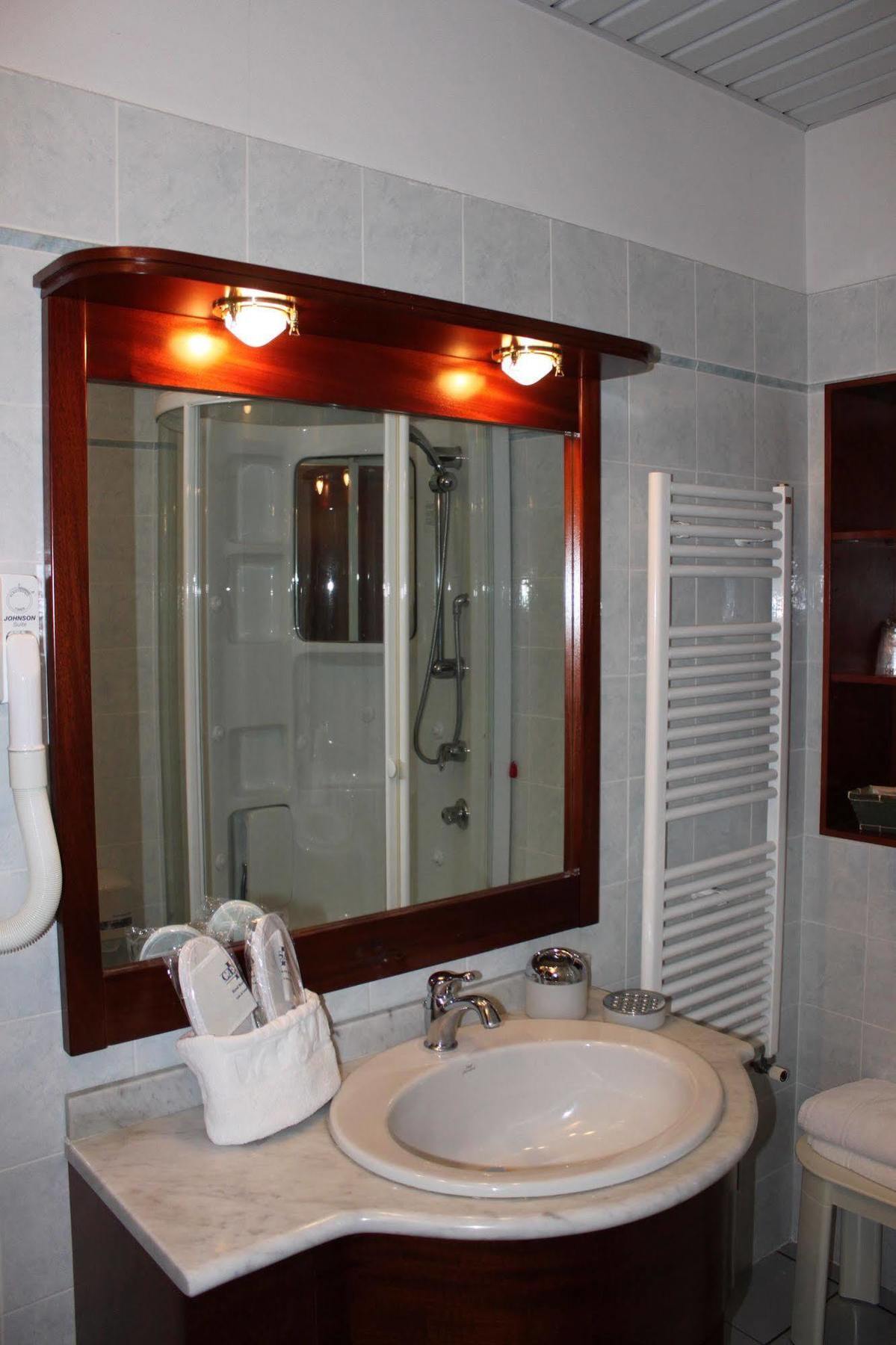 Hotel Caesar Residence & SPA Camaiore Bagian luar foto