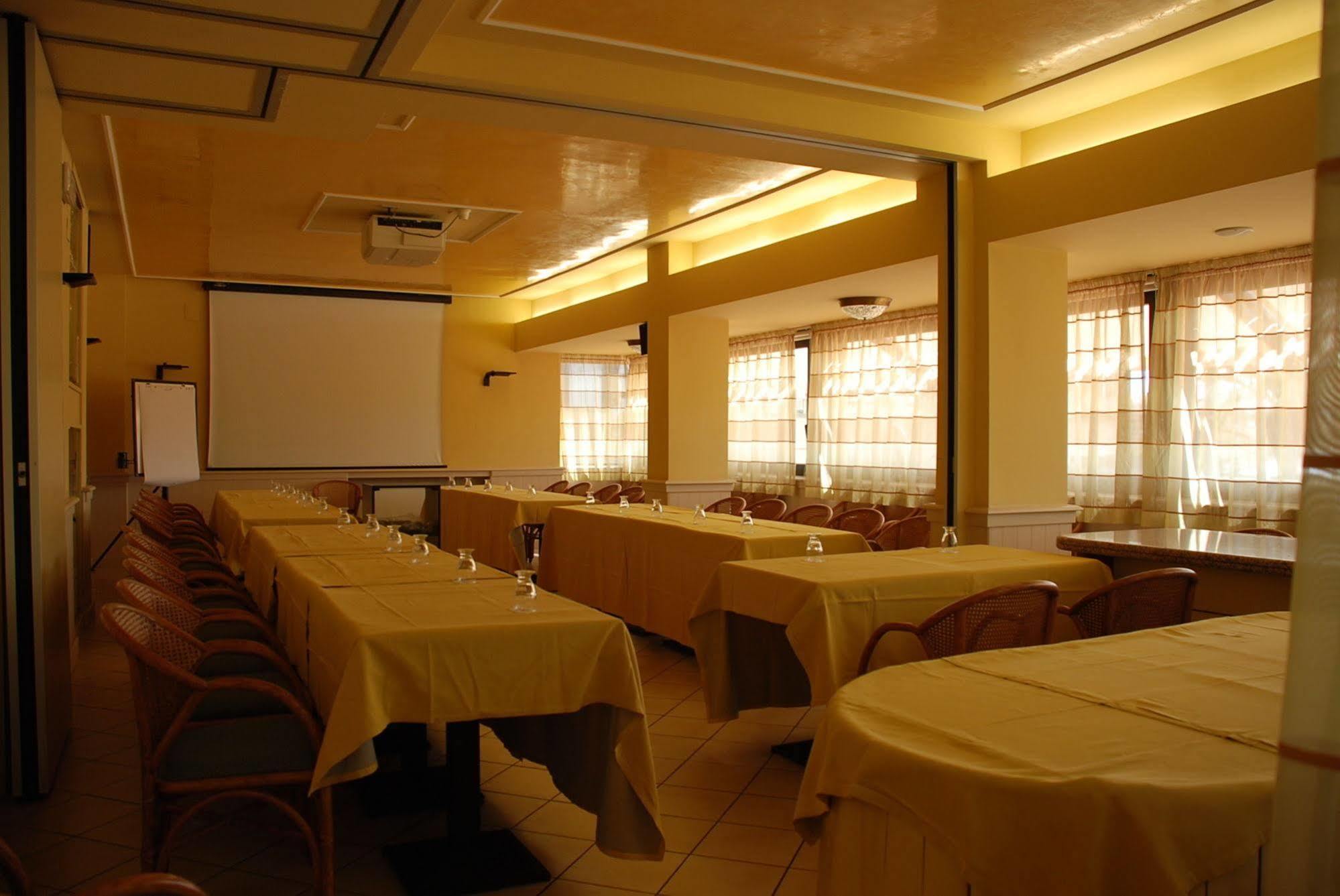 Hotel Caesar Residence & SPA Camaiore Bagian luar foto