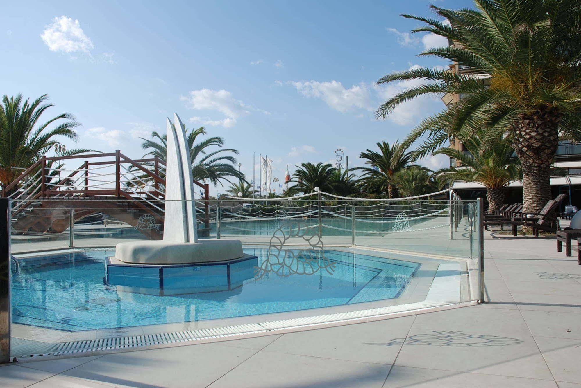 Hotel Caesar Residence & SPA Camaiore Bagian luar foto