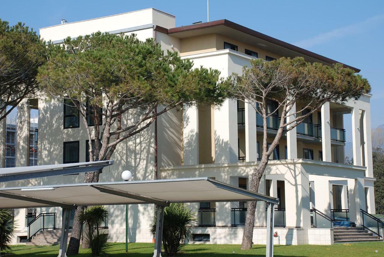 Hotel Caesar Residence & SPA Camaiore Bagian luar foto