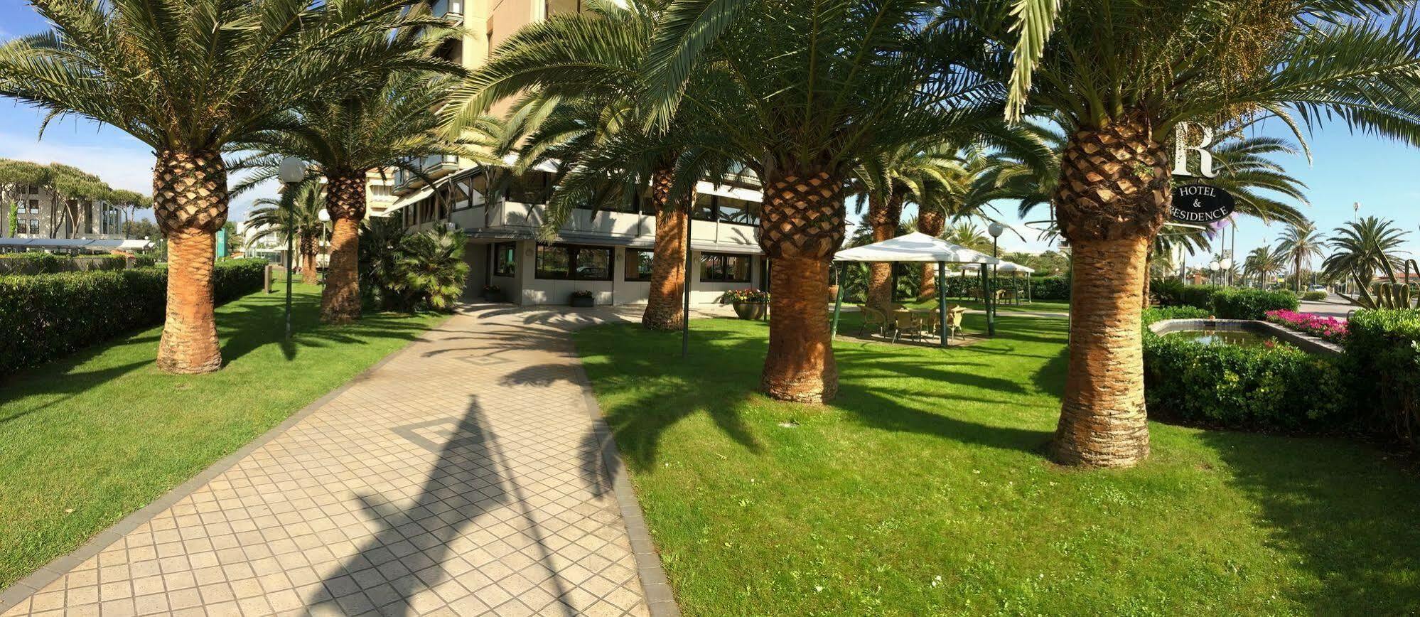 Hotel Caesar Residence & SPA Camaiore Bagian luar foto