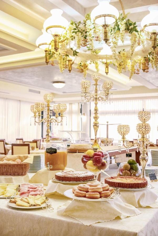 Hotel Caesar Residence & SPA Camaiore Bagian luar foto