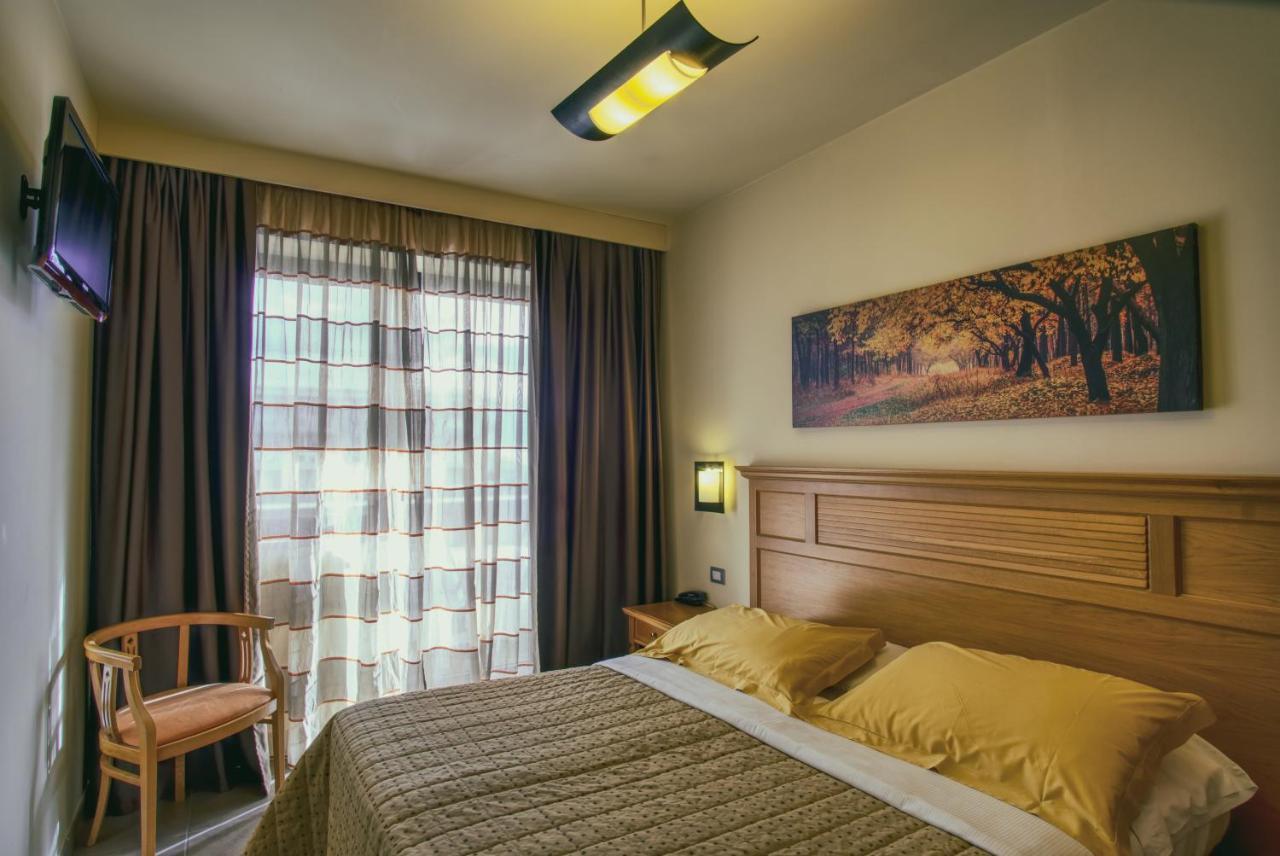 Hotel Caesar Residence & SPA Camaiore Bagian luar foto