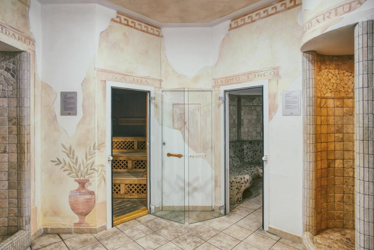 Hotel Caesar Residence & SPA Camaiore Bagian luar foto