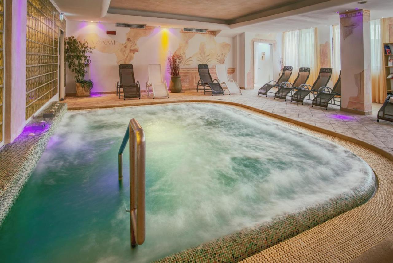 Hotel Caesar Residence & SPA Camaiore Bagian luar foto