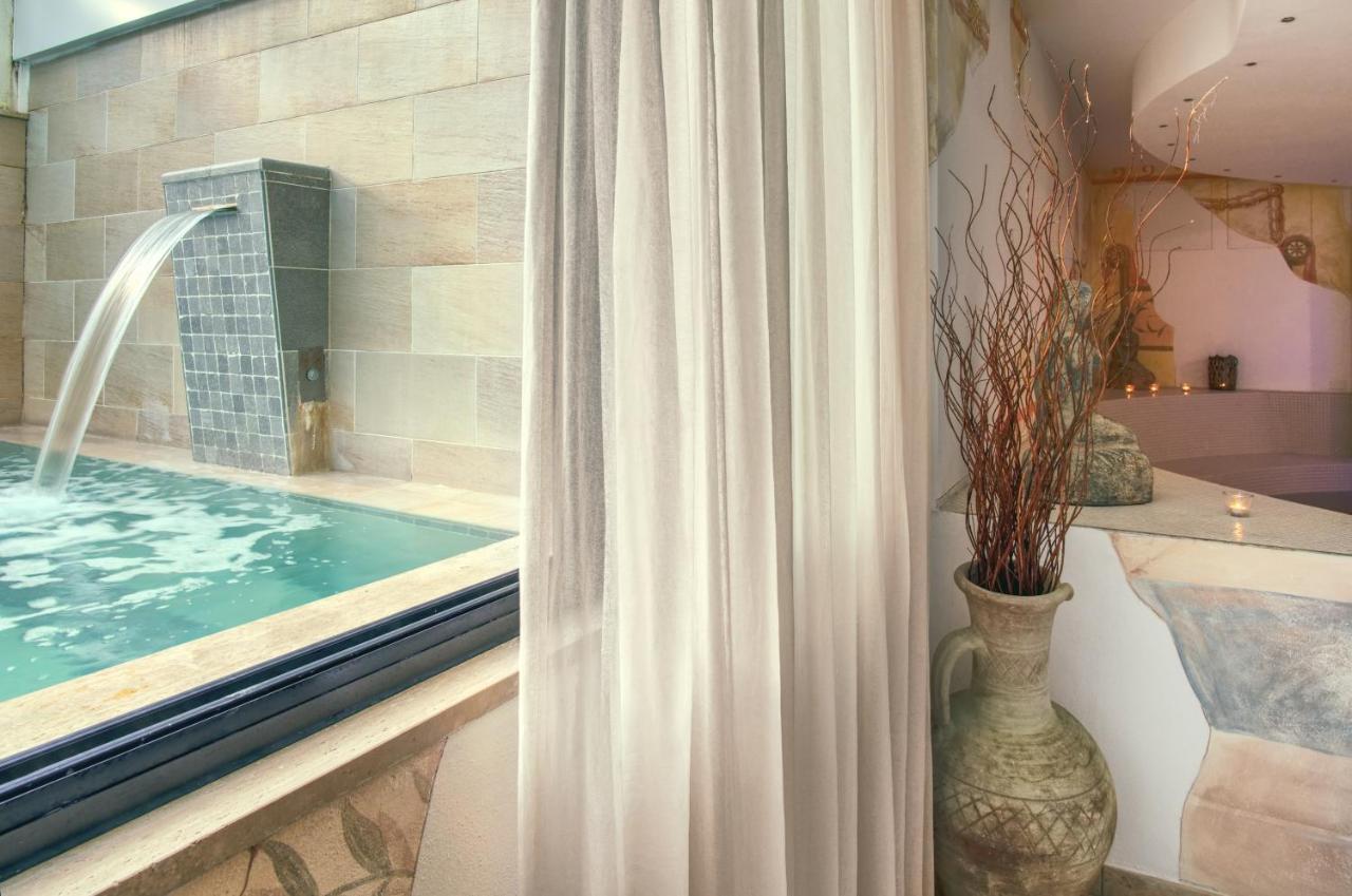 Hotel Caesar Residence & SPA Camaiore Bagian luar foto